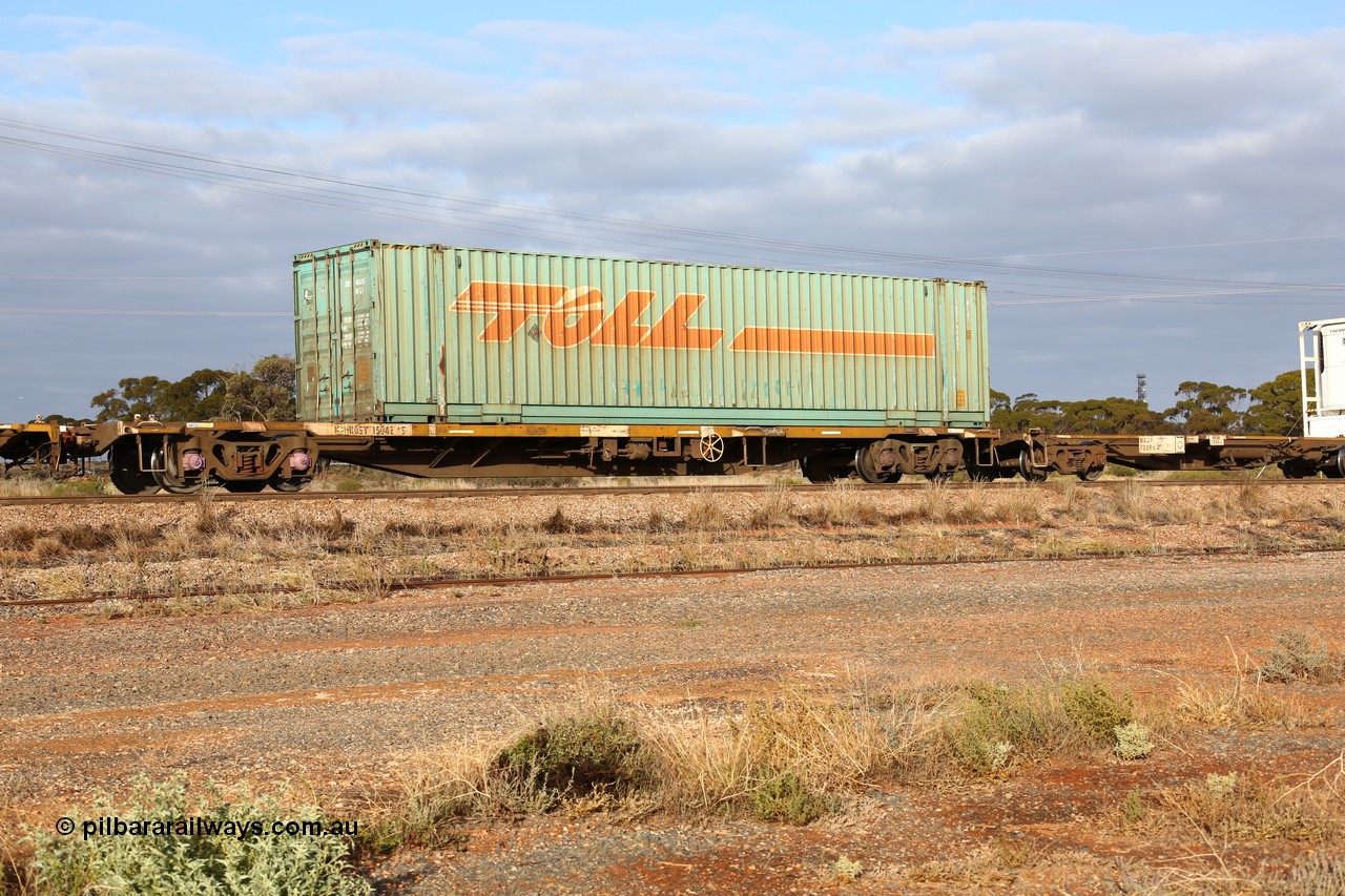 160525 4533
Parkeston, 3PM7 priority service train, RQSY 15042 container waggon, one of seventy built by Comeng NSW in 1974-75 as OCY type, to NQOY type, then NQBY, 48' Toll box TDDS 48645.
Keywords: RQSY-type;RQSY15042;Comeng-NSW;OCY-type;NQOY-type;