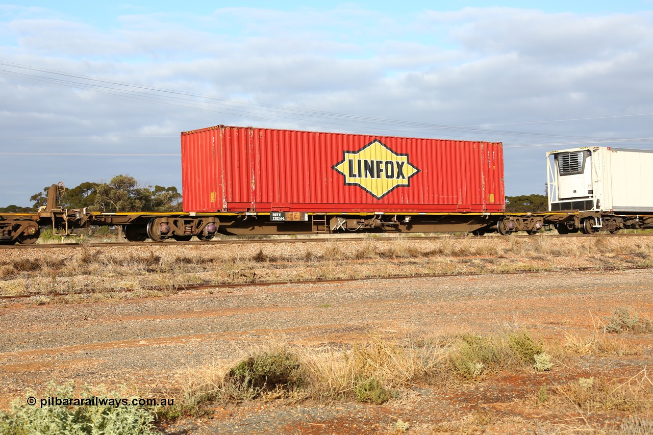 160525 4539
Parkeston, 3PM7 priority service train, RQWW 22024 container waggon, one of thirty two built by Comeng NSW in 1973-75 as JCW type, recoded to NQJW. Linfox 48' container DRC 572.
Keywords: RQWW-type;RQWW22024;Comeng-NSW;JCW-type;NQJW-type;