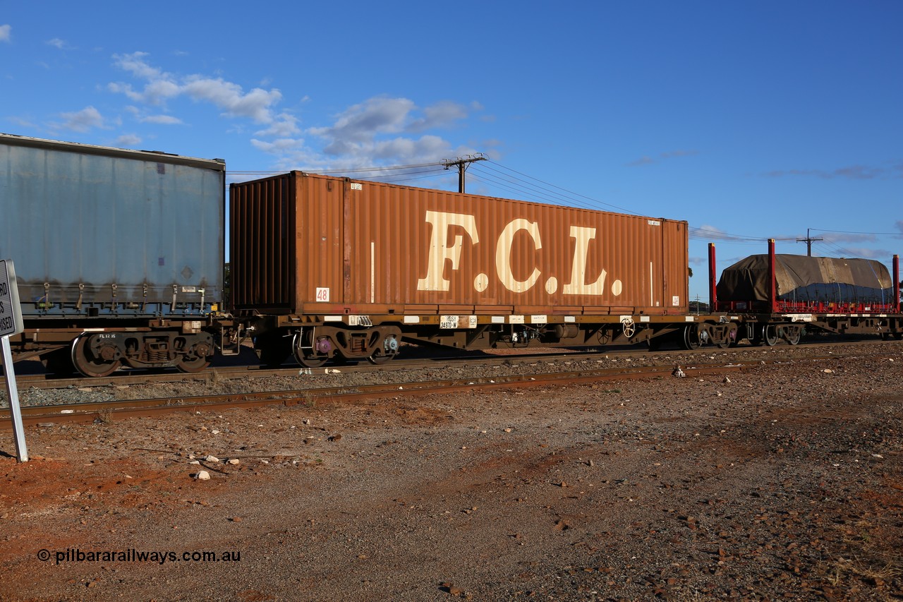 160528 8345
Parkeston, 5SP5 intermodal train, RQSY type 60' container waggon RQSY 34970, built in a batch of one hundred as OCY type container waggons by Goninan NSW in 1975. Recoded to NQOY, then to National Rail in 1994. Loaded with FCL 48' box FBGU 480668.
Keywords: RQSY-type;RQSY34970;Goninan-NSW;OCY-type;
