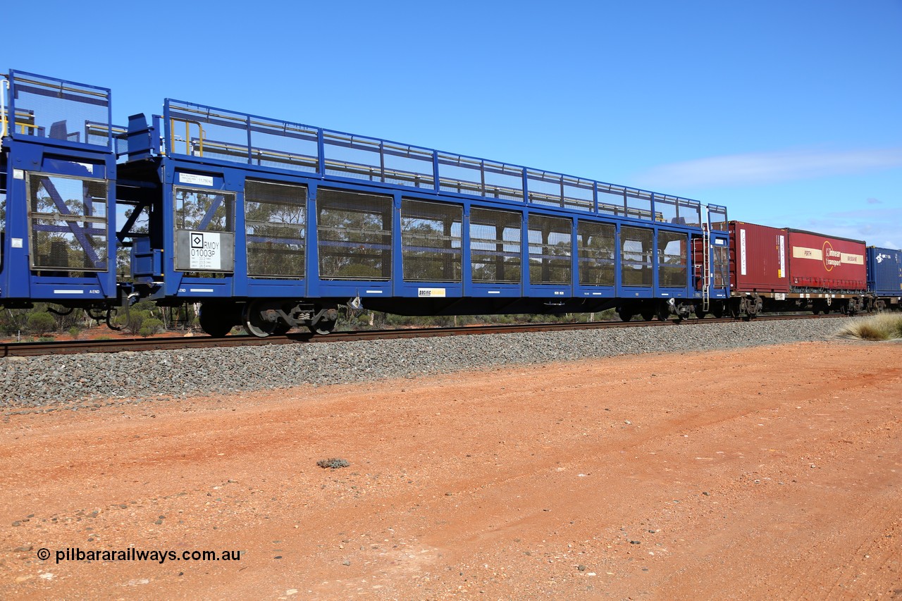 160528 8390
Binduli, intermodal train 6PM6, RMOY 01003, one of thirteen RMOY type double deck automobile waggons built in China by Qiqihar Rollingstock Works in 2014, empty.
Keywords: RMOY-type;RMOY01003;Qiqihar-Rollingstock-Works-China;