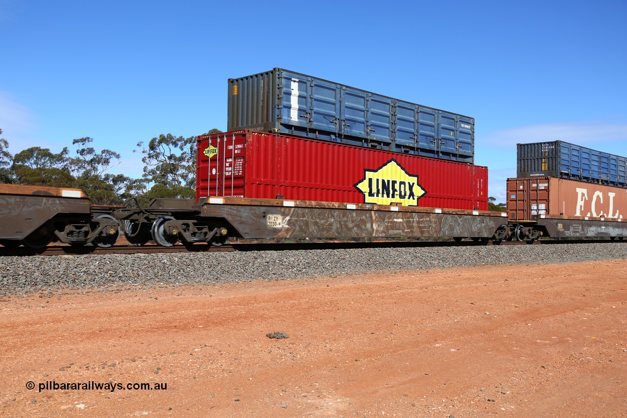 160528 8421
Binduli, intermodal train 6PM6, RRZY type five unit bar coupled well container waggon set RRZY 7030 platform 4, originally built by Goninan in a batch of twenty six RQZY type for National Rail, recoded when repaired. 48' MFG1 type Linfox container FXDU 328061 double stacked with an SCF 40' half height side door container TINT 607050.
Keywords: RRZY-type;RRZY7030;Goninan-NSW;RQZY-type;