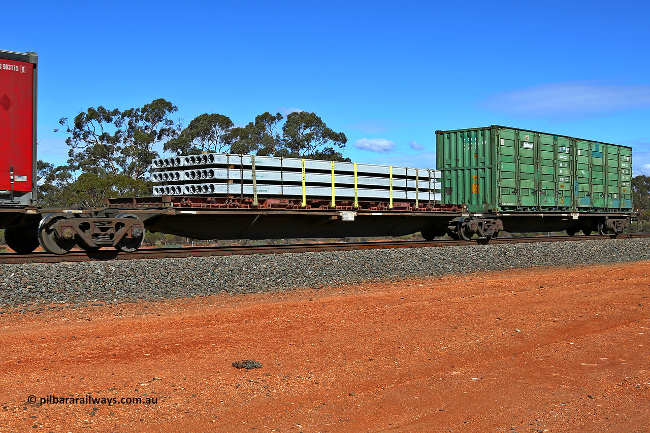 160528 8460
Binduli, intermodal train 6PM6, RRAY 7194 platforms 4 and 5 of 5-pack articulated skeletal waggon set, one of a hundred built by ABB Engineering NSW between 1996-2000, loaded with a 40' K&S KT flat rack with concrete panels in platform 4 and two 20' 2PG2 type side door containers, ex QR National, SCFU 305160 [7] and a QLSU coded one. 
Keywords: RRAY-type;RRAY7194;ABB-Engineering-NSW;