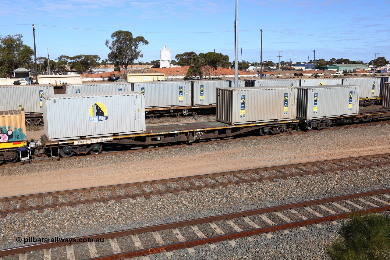 160531 9908
West Kalgoorlie, 1MP2 steel train, container waggon RQKY 4399, still with a green AN deck, with two 20' Royal Wolf containers RWMC 818001 and RWMC 815932.
Keywords: RQKY-type;RQKY4399;