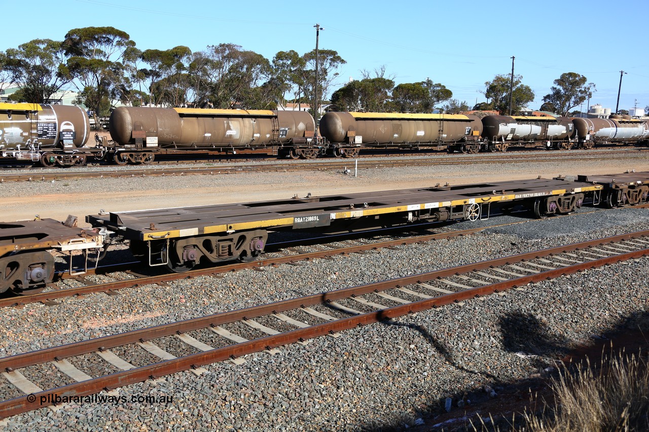 160531 9947
West Kalgoorlie, 3PM4 steel train, empty RQAY 21869 container waggon, one of a hundred waggons built in 1981 by EPT NSW as type NQAY, recoded to RQAY in 1994.
Keywords: RQAY-type;RQAY21869;EPT-NSW;NQAY-type;
