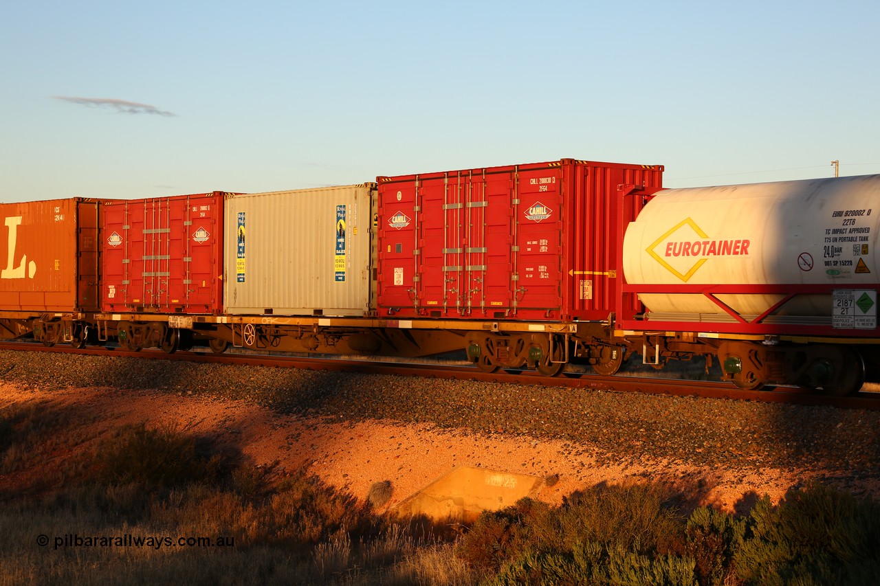 160601 10094
West Kalgoorlie, 2MP5 intermodal train, RQAY 21907 container waggon, one of a hundred waggons built in 1981 by EPT NSW as type NQAY, recoded to RQAY in 1994.
Keywords: RQAY-type;RQAY21907;EPT-NSW;NQAY-type;
