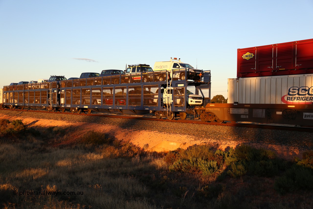 160601 10097
West Kalgoorlie, 2MP5 intermodal train, RMOY 01005, one of thirteen RMOY type double deck automobile waggons built in China by Qiqihar Rollingstock Works in 2014.
Keywords: RMOY-type;RMOY01005;Qiqihar-Rollingstock-Works-China;