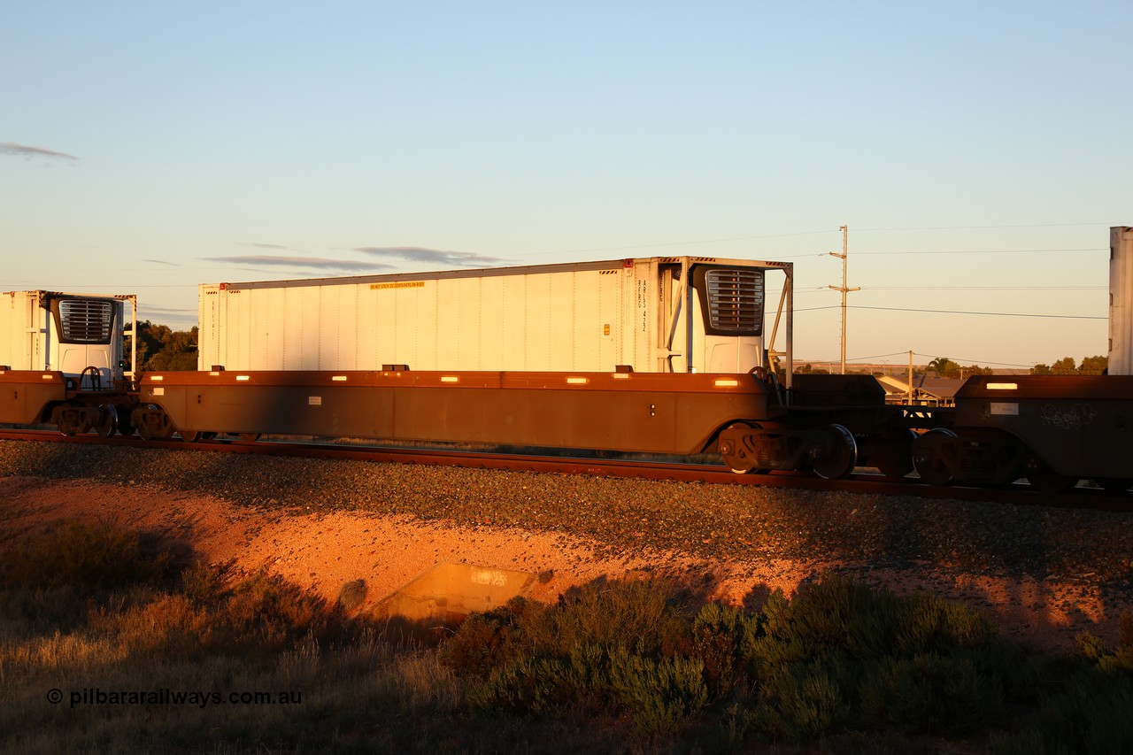 160601 10123
West Kalgoorlie, 2MP5 intermodal train, platform 3 of 5-pack RRRY 7008 well waggon set, one of nineteen built in China at Zhuzhou Rolling Stock Works for Goninan in 2005, ARLS 46' reefer ARLS 422.
Keywords: RRRY-type;RRRY7008;CSR-Zhuzhou-Rolling-Stock-Works-China;