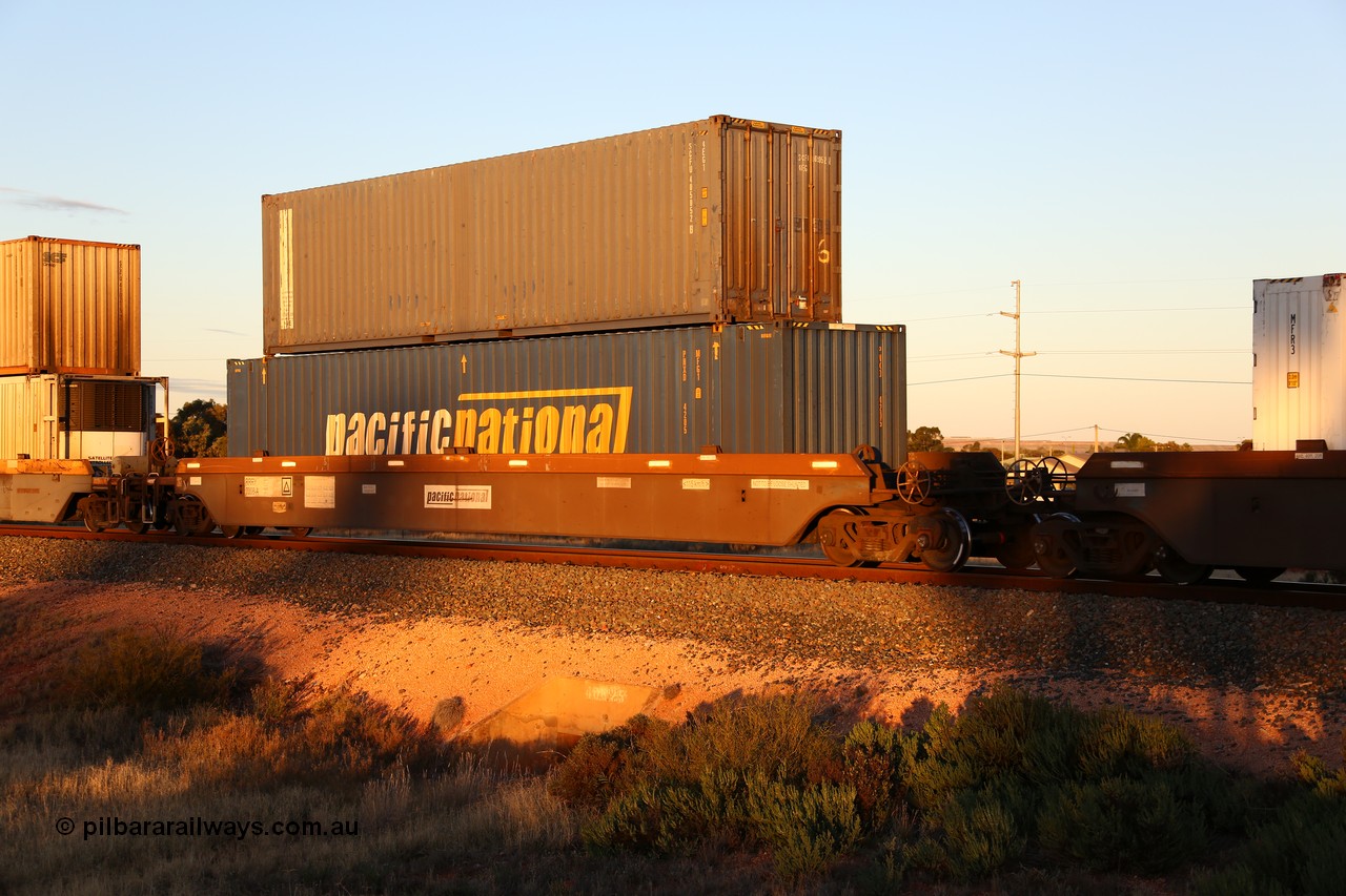 160601 10125
West Kalgoorlie, 2MP5 intermodal train, platform 1 of 5-pack RRRY 7008 well waggon set, one of nineteen built in China at Zhuzhou Rolling Stock Works for Goninan in 2005, double stacked with Pacific National 48' box PNXD 4205 and SCF 40' box SCFU 405052.
Keywords: RRRY-type;RRRY7008;CSR-Zhuzhou-Rolling-Stock-Works-China;