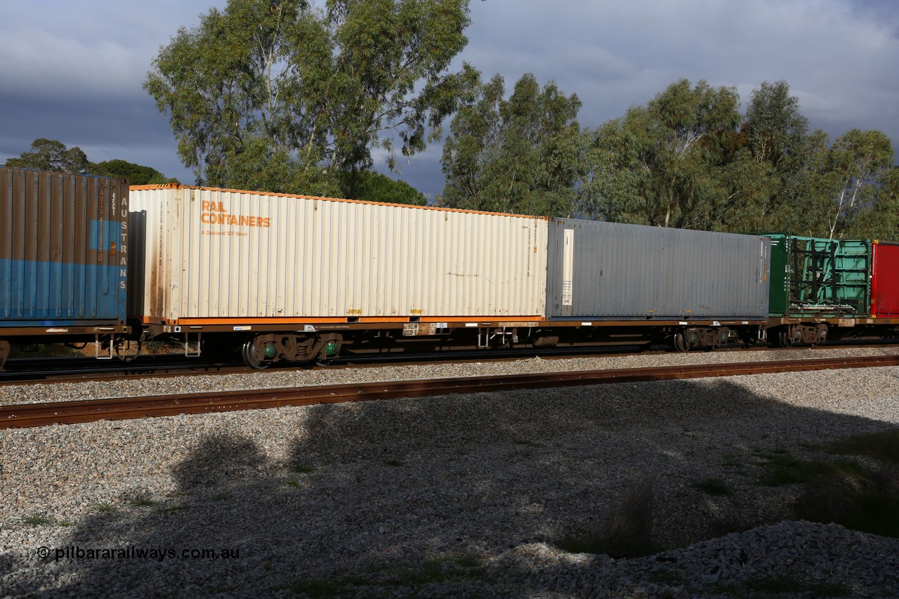 160609 0411
Woodbridge, 5PM5 intermodal train, RQJW 60036 container waggon, one of fifty built by EPT NSW as NQJW type in 1984-85,
Keywords: RQJW-type;RQJW60036;EPT-NSW;NQJW-type;