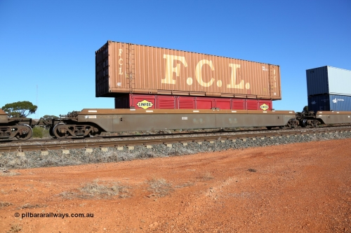 160522 2099
Parkeston, 6MP4 intermodal train, platform 3 of 5-pack RRRY 7006 well waggon set, one of nineteen built in China at Zhuzhou Rolling Stock Works for Goninan in 2005, Linfox LSDU half height side door container and FCL FBGU 480273 48' container.
Keywords: RRRY-type;RRRY7006;CSR-Zhuzhou-Rolling-Stock-Works-China;