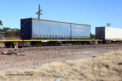 160522 2156
Parkeston, 6MP4 intermodal train, RQJW 60026 container waggon, one of fifty built by EPT NSW as NQJW type in 1984-85, with a Blue Star Logistics 48' container PNXC 4481.
Keywords: RQJW-type;RQJW60026;EPT-NSW;NQJW-type;