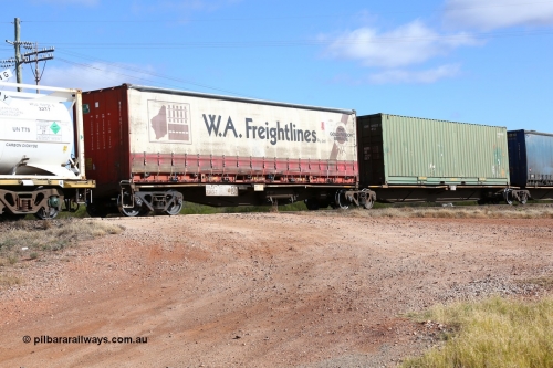 160522 2358
Parkeston, 7MP7 priority service train, RRAY 7243 platform 5 of 5-pack articulated skel waggon set, 1 of 100 built by ABB Engineering NSW 1996-2000, 40' W.A. Freightlines curtainsider WAFL 491008[8].
Keywords: RRAY-type;RRAY7243;ABB-Engineering-NSW;