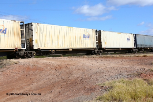 160522 2363
Parkeston, 7MP7 priority service train, platform 3 of 5-pack articulated skel waggon set, Qiqihar Rollingstock Works China built RRQY 8408, Rand Refrigerated Logistics 46' 6