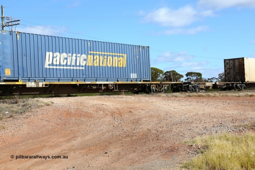160522 2371
Parkeston, 7MP7 priority service train, RQJW 60025 container waggon, one of fifty built by EPT NSW as NQJW type in 1984-85, with a 48' Pacific National MFG1 type box PNXD 4186.
Keywords: RQJW-type;RQJW60025;EPT-NSW;NQJW-type;