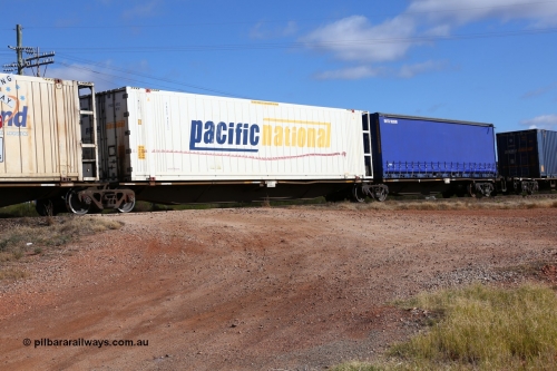 160522 2403
Parkeston, 7MP7 priority service train, RRAY 7208 platform 2 of 5-pack articulated skeletal waggon set, part of one hundred built by ABB Engineering NSW 1996-2000, 48' deck with Pacific National 46' 6