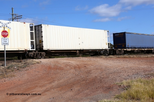160522 2408
Parkeston, 7MP7 priority service train, platform 1 of 5 on RRQY 7327 5-pack articulated skeletal waggon set built by Qiqihar Rollingstock Works China in 2005 for Pacific National, with a 46' 6