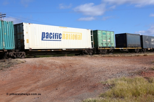 160522 2420
Parkeston, 7MP7 priority service train, RQQY 7079 platform 5 of 5-pack articulated skeletal waggon set, 1 of 17 built by Qld Rail at Ipswich Workshops in 1995, Pacific National 46' 6