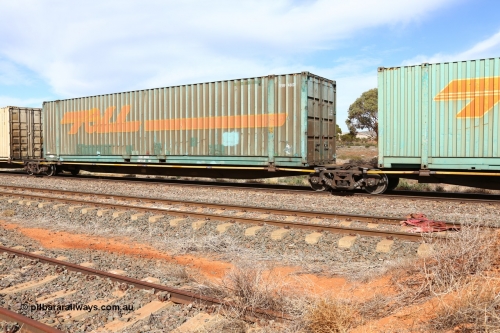 160523 2956
Parkeston, 7SP3 intermodal train, RRYY 34 platform 2 of 5-pack articulated low profile skel waggon set, one of fifty two such sets built by Bradken Rail Braemar from a Williams-Worley design, based on the TNT TRAY type for moving automotive carrying containers, 48' Toll TERF 48024 box.
Keywords: RRYY-type;RRYY34;Williams-Worley;Bradken-NSW;