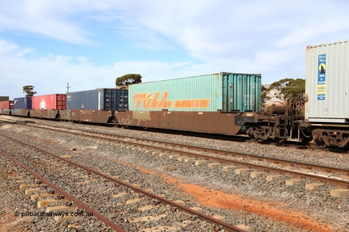 160523 2980
Parkeston, 7SP3 intermodal train, PQYY 7083, the PQYY type is a 5-pack articulated well waggon set built in September 1995 by AN Islington Workshops as one of a pair of RQYY for Boxcar/Cubico and recoded in the late '90s to PQYY.
Keywords: PQYY-type;PQYY7083;AN-Islington-WS;RKQY-type;