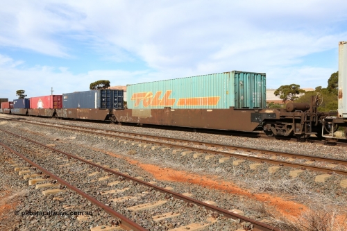 160523 2981
Parkeston, 7SP3 intermodal train, PQYY 7083, the PQYY type is a 5-pack articulated well waggon set built in September 1995 by AN Islington Workshops as one of a pair of RQYY for Boxcar/Cubico and recoded in the late '90s to PQYY.
Keywords: PQYY-type;PQYY7083;AN-Islington-WS;RKQY-type;