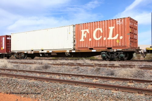 160523 3006
Parkeston, 7SP3 intermodal train, RQSY 34954 63' container waggon originally built by Goninan NSW in a batch of one hundred OCY type 63' container waggons in 1975. Loaded with an FCL 20' box FCGU 960539[8] and a 40' 4EG1 type TSPD 411225[3].
Keywords: RQSY-type;RQSY34954;Goninan-NSW;OCY-type;