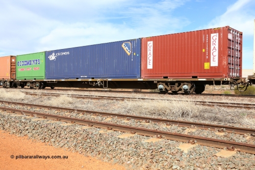 160523 3007
Parkeston, 7SP3 intermodal train, RQJW 60021 jumbo container waggon, one of fifty built by EPT NSW as NQJW type in 1984-85, loaded with 20' 2EG1 type Grace box GRRU 230269[1], 40' 4EG1 type Cronos box CXSU 118665[0] and 20' 2EG1 type Pedemonts box PHR 645.
Keywords: RQJW-type;RQJW60021;EPT-NSW;NQJW-type;