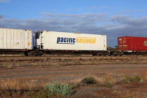160525 4445
Parkeston, 3PM7 priority service train, RQQY 7077 platform 5 of 5-pack articulated skel waggon set, 1 of 17 built by Qld Rail at Ipswich Workshops in 1995, 46' 6