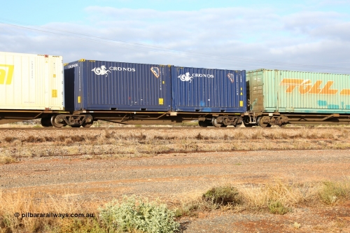 160525 4452
Parkeston, 3PM7 priority service train, RRAY 7244 platform 5 of 5-pack articulated skel waggon set, one of 100 built by ABB Engineering NSW 1996-2000, 40' deck with two Cronos 20' bulker boxes TINT 123179 and TSPD 122198.
Keywords: RRAY-type;RRAY7244;ABB-Engineering-NSW;