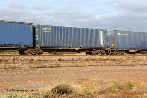 160525 4496
Parkeston, 3PM7 priority service train, RRAY 7166 platform 5 of 5-pack articulated skel waggon set, one of 100 built by ABB Engineering NSW 1996-2000, 40' deck, SCF sea2rail 40' box SCFU 408196.
Keywords: RRAY-type;RRAY7166;ABB-Engineering-NSW;