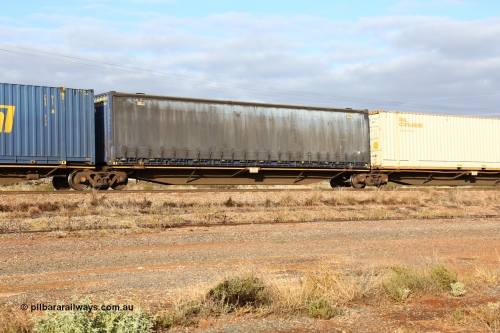 160525 4510
Parkeston, 3PM7 priority service train, RRAY 7255 platform 3 of 5-pack articulated skel waggon set, one of 100 built by ABB Engineering NSW 1996-2000, 48' deck with a Pacific National 48' curtainsider PNXM 4546.
Keywords: RRAY-type;RRAY7255;ABB-Engineering-NSW;