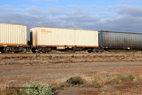 160525 4520
Parkeston, 3PM7 priority service train, RRAY 7208 platform 5 of 5-pack articulated skel waggon set, one of 100 built by ABB Engineering NSW 1996-2000, 40' deck with a 40' Rail Containers sea2rail box SCFU 412065.
Keywords: RRAY-type;RRAY7208;ABB-Engineering-NSW;