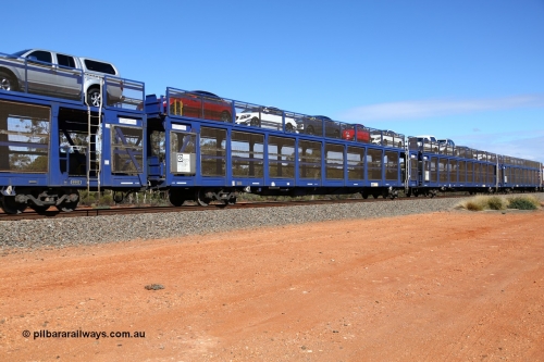 160528 8388
Binduli, intermodal train 6PM6, RMOY 01009, one of thirteen RMOY type double deck automobile waggons built in China by Qiqihar Rollingstock Works in 2014, top deck loaded with five vehicles.
Keywords: RMOY-type;RMOY01009;Qiqihar-Rollingstock-Works-China;