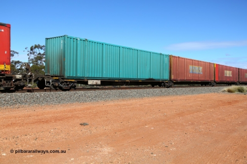 160528 8407
Binduli, intermodal train 6PM6, RRYY 6 built by Bradken Rail NSW to a Williams-Worley design in a batch of fifty two articulated low level five-unit car container waggons in 2004/05, platforms 1, 2 and 3 with 53' car containers AB 055, Patrick C 030 and Patrick A 142.
Keywords: RRYY-type;RRYY6;Williams-Worley;Bradken-NSW;