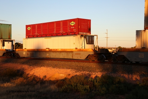 160601 10127
West Kalgoorlie, 2MP5 intermodal train, RQZY 7036 platform 4 of 5-pack well waggon set one of thirty two waggon sets built by Goninan NSW for National Rail in 1995-96, ARLS 46' 6