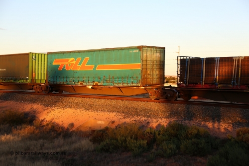 160601 10142
West Kalgoorlie, 2MP5 intermodal train, RRAY 7163 platform 3 of 5-pack articulated skel waggon set, 1 of 100 built by ABB Engineering NSW 1996-2000, 48' deck with a 40' Toll curtainsider MLJL 496096[5], a former Interlink box.
Keywords: RRAY-type;RRAY7163;ABB-Engineering-NSW;