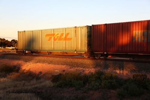 160601 10154
West Kalgoorlie, 2MP5 intermodal train, RRYY 22 platform 1 of 5-pack articulated low profile skel waggon set, one of fifty two such sets built by Bradken Rail Braemar from a Williams-Worley design, based on the TNT TRAY type for moving automotive carrying containers, with a Toll 53' automotive container AB 021.
Keywords: RRYY-type;RRYY22;Williams-Worley;Bradken-NSW;