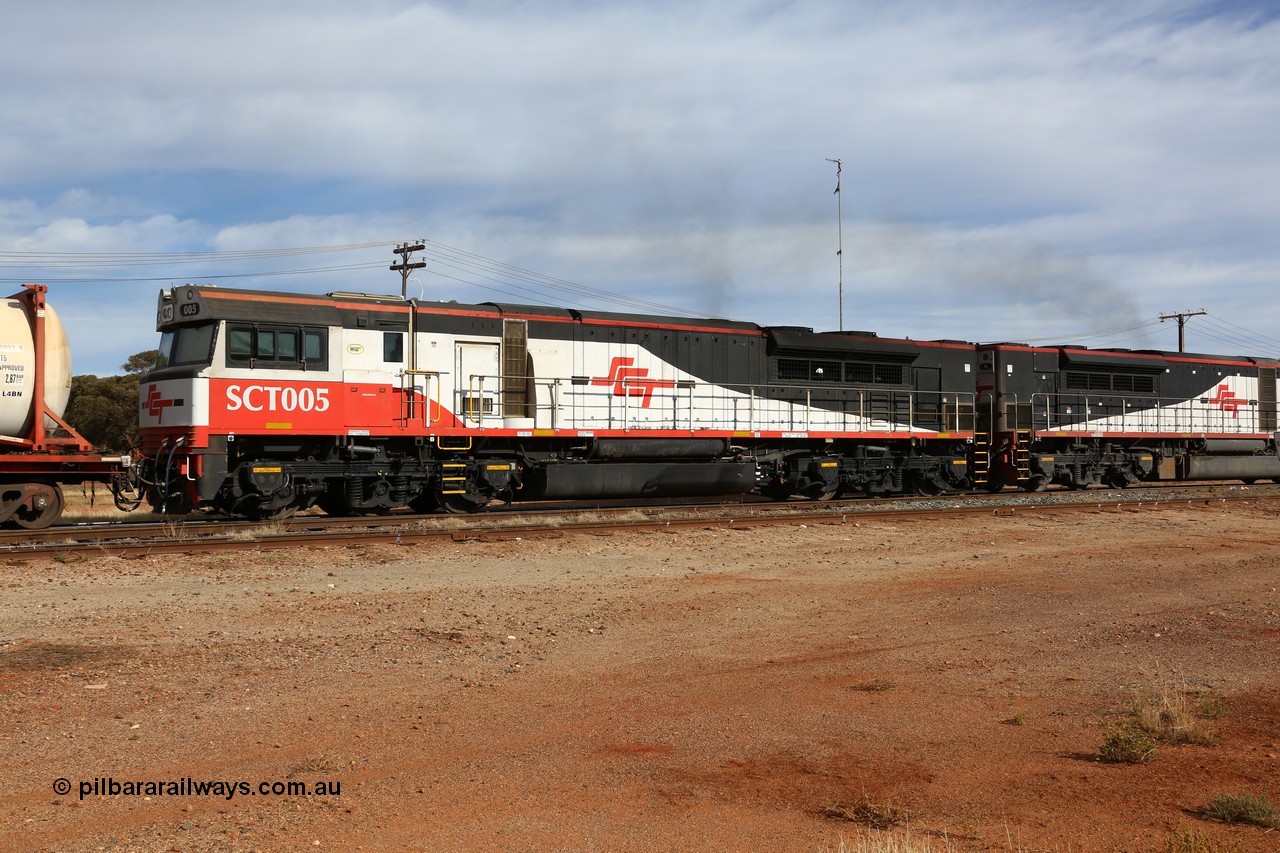 160523 2872
Parkeston, SCT train 7GP1 which operates from Parkes NSW (Goobang Junction) to Perth, SCT class SCT 005 serial 07-1729 second unit is an EDI Downer built EMD model GT46C-ACe.
Keywords: SCT-class;SCT005;EDI-Downer;EMD;GT46C-ACe;07-1729;