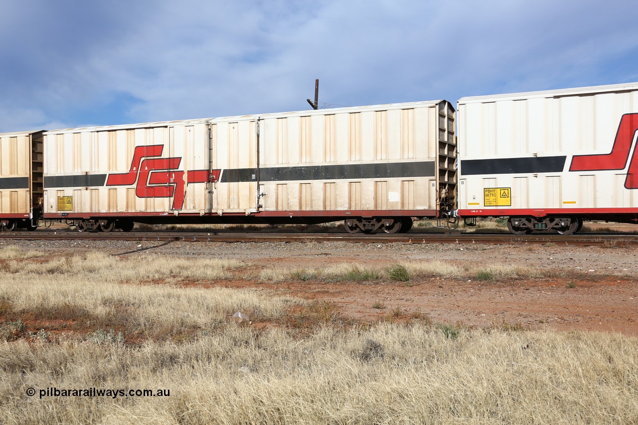 160523 2878
Parkeston, SCT train 7GP1 which operates from Parkes NSW (Goobang Junction) to Perth, PBHY type covered van PBHY 0015 Greater Freighter, one of thirty five units built by Gemco WA in 2005 without the Greater Freighter signage.
Keywords: PBHY-type;PBHY0015;Gemco-WA;