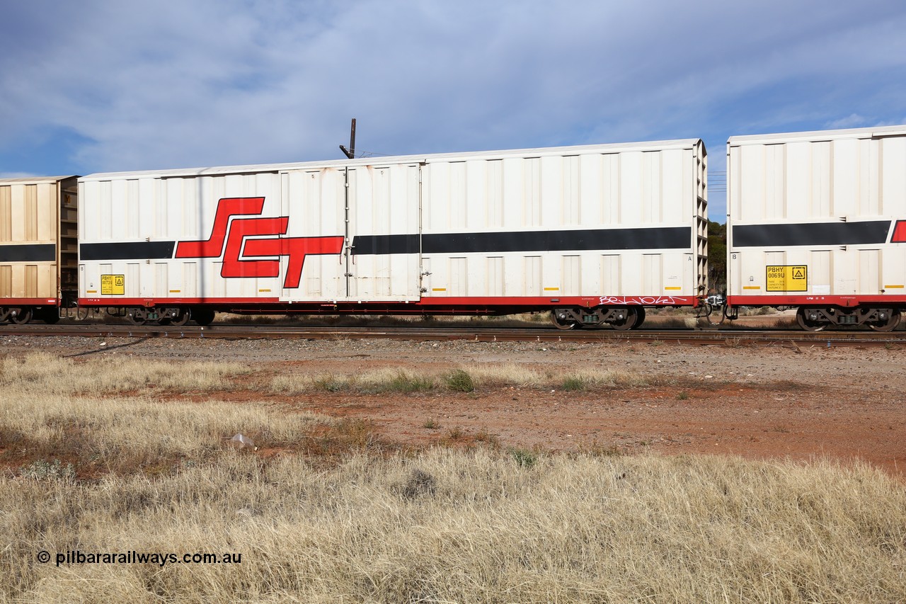 160523 2897
Parkeston, SCT train 7GP1 which operates from Parkes NSW (Goobang Junction) to Perth, PBHY type covered van PBHY 0073 Greater Freighter, built by CSR Meishan Rolling Stock Co China in 2014 without the Greater Freighter signage.
Keywords: PBHY-type;PBHY0073;CSR-Meishan-China;