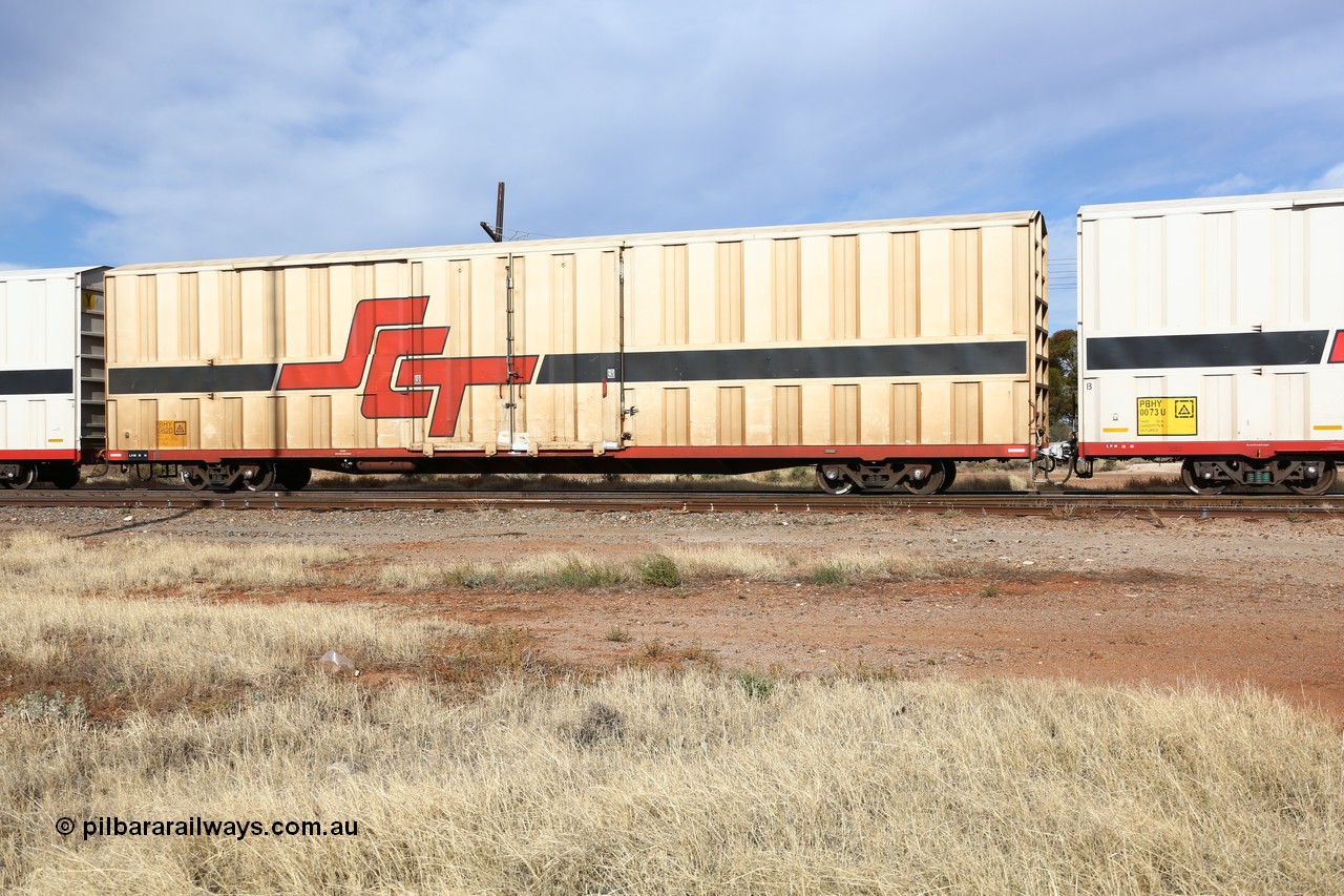 160523 2898
Parkeston, SCT train 7GP1 which operates from Parkes NSW (Goobang Junction) to Perth, PBHY type covered van PBHY 0062 Greater Freighter, one of a second batch of thirty units built by Gemco WA without the Greater Freighter signage.
Keywords: PBHY-type;PBHY0062;Gemco-WA;