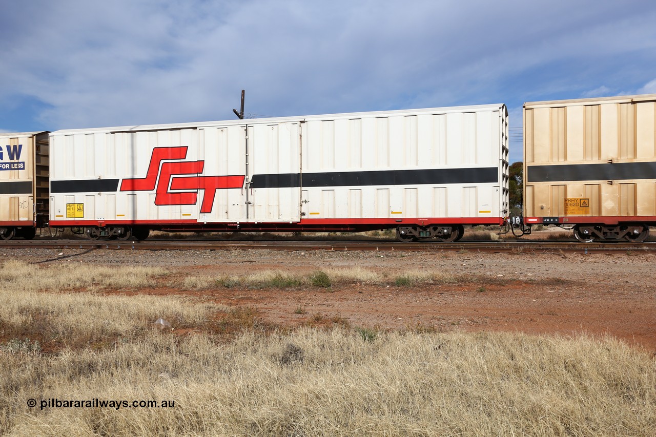 160523 2899
Parkeston, SCT train 7GP1 which operates from Parkes NSW (Goobang Junction) to Perth, PBHY type covered van PBHY 0077 Greater Freighter, built by CSR Meishan Rolling Stock Co China in 2014 without the Greater Freighter signage.
Keywords: PBHY-type;PBHY0077;CSR-Meishan-China;