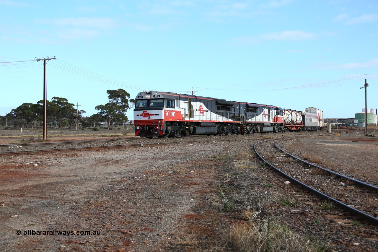 160525 4550
Parkeston, SCT train 3PG1 which operates from Perth to Parkes NSW (Goobang Junction) arrives round the curve behind SCT class SCT 005 serial 07-1729 is an EDI Downer built EMD model GT46C-ACe and sister loco SCT 011 with 73 waggons for 3381 tonnes and 1726 metres.
Keywords: SCT-class;SCT005;07-1729;EDI-Downer;EMD;GT46C-ACe;
