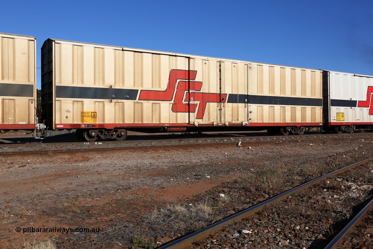 160530 9172
Parkeston, SCT train 7GP1 which operates from Parkes NSW (Goobang Junction) to Perth, PBHY type covered van PBHY 0063 Greater Freighter, one of a second batch of thirty units built by Gemco WA without the Greater Freighter signage.
Keywords: PBHY-type;PBHY0063;Gemco-WA;