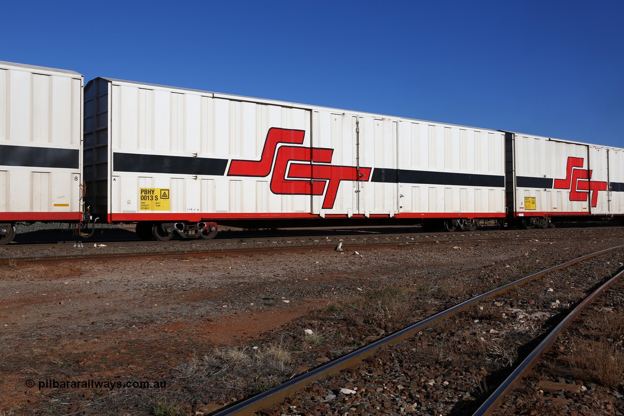 160530 9189
Parkeston, SCT train 7GP1 which operates from Parkes NSW (Goobang Junction) to Perth, PBHY type covered van PBHY 0013 Greater Freighter, one of thirty five units built by Gemco WA in 2005 without the Greater Freighter signage.
Keywords: PBHY-type;PBHY0013;Gemco-WA;