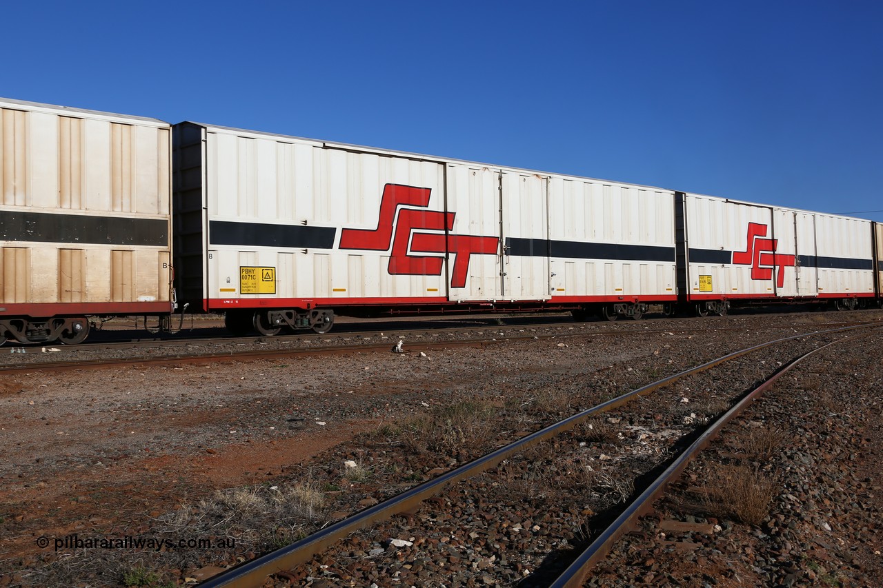 160530 9197
Parkeston, SCT train 7GP1 which operates from Parkes NSW (Goobang Junction) to Perth, PBHY type covered van PBHY 0071 Greater Freighter, built by CSR Meishan Rolling Stock Co China in 2014 without the Greater Freighter signage.
Keywords: PBHY-type;PBHY0071;CSR-Meishan-China;