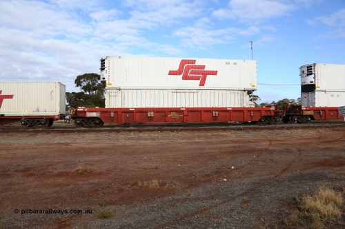160525 4570
Parkeston, SCT train 3PG1 which operates from Perth to Parkes NSW (Goobang Junction), PWWY type PWWY 0019 one of forty well waggons built by Bradken NSW for SCT, loaded with a 46' 6