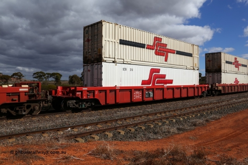 160529 8889
Parkeston, SCT train 6MP9 operating from Melbourne to Perth, PWXY type PWXY 0002 one of twelve well waggons built by CSR Meishan Rolling Stock Co of China for SCT in 2008, loaded with a 48' SCT reefer SCTR 314 and a 48' MFG1 type SCT box SCTDS 4817.
Keywords: PWXY-type;PWXY0002;CSR-Meishan-China;