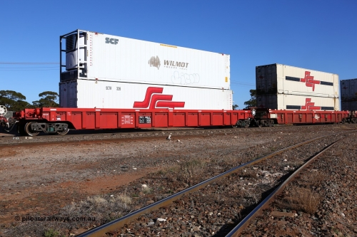 160530 9215
Parkeston, SCT train 7GP1 which operates from Parkes NSW (Goobang Junction) to Perth, PWXY type PWXY 0004 one of twelve well waggons built by CSR Meishan Rolling Stock Co of China for SCT in 2008, loaded with a 48' SCT reefer SCTR 326 and a 46' 6