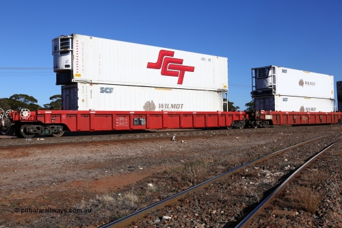 160530 9218
Parkeston, SCT train 7GP1 which operates from Parkes NSW (Goobang Junction) to Perth, PWXY type PWXY 0006 one of twelve well waggons built by CSR Meishan Rolling Stock Co of China for SCT in 2008, loaded with a 46' 6