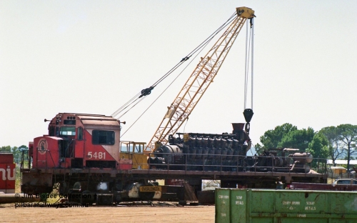 23732
Bassendean, Goninan workshops, Mt Newman Mining AE Goodwin built ALCo M636 unit, 5481 serial G6061-2 awaiting rebuilding into CM40-8M 5650 in July 1993. January 1993.
Jim Bisdee photo.
Keywords: 5481;AE-Goodwin;ALCo;M636C;G6061-2;